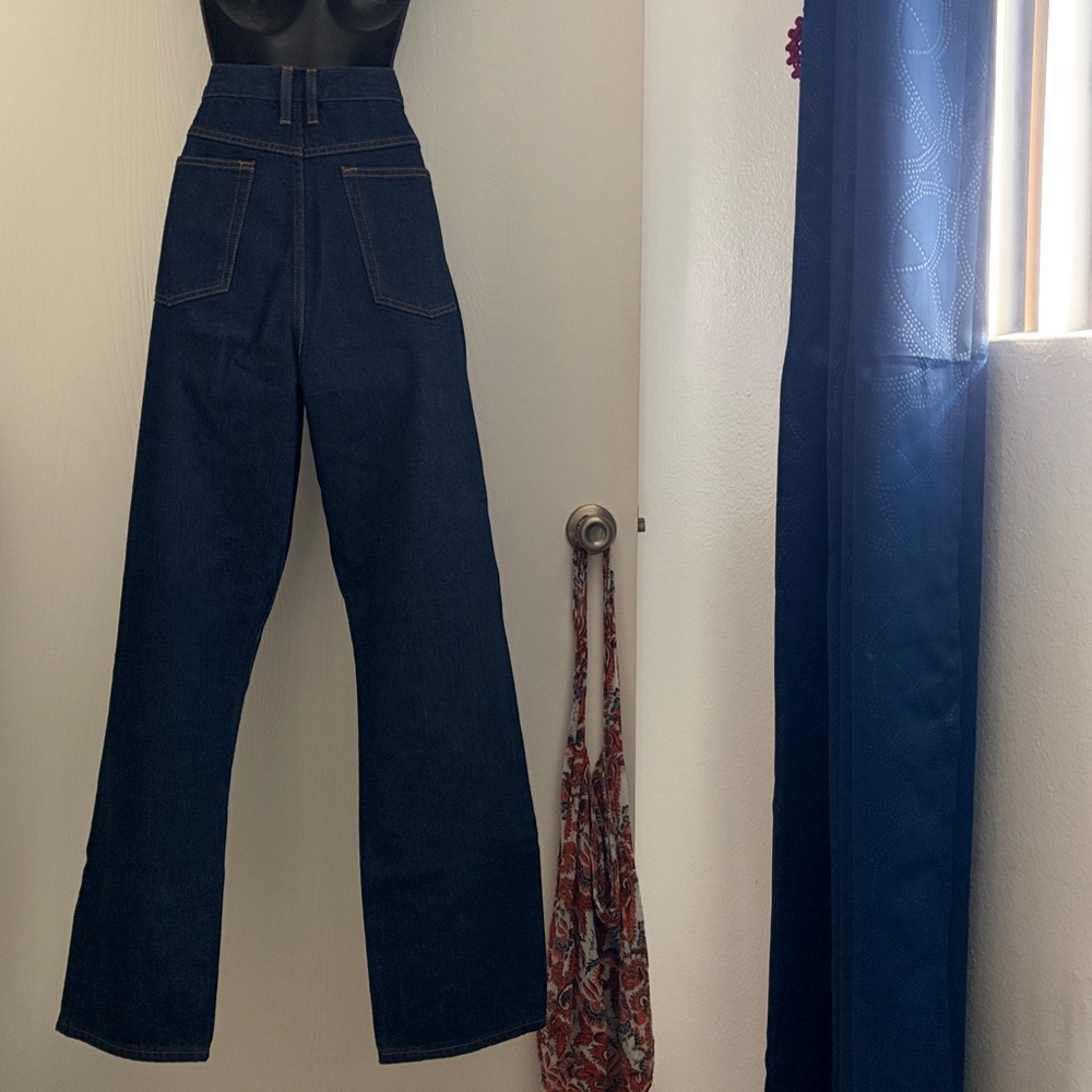 Frame High Rise Zipper Jeans - Picture 5 of 8